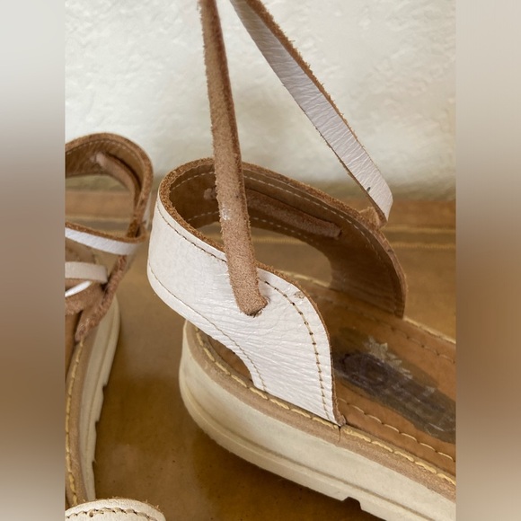 White Tie Lace Up Huaraches with Rose Design Marked Ashley Made in Mexico Sz 9 - Picture 7 of 11